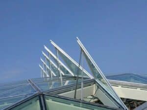 Dreiecksdachfenster mit Linearantrieben - Home