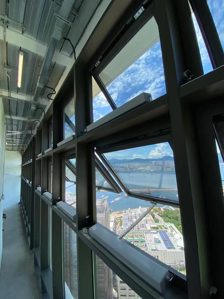 Ventilation naturelle avec moteurs de fenêtre