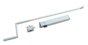 Ein mechanisches Fensterbetätigungssystem mit einer Handkurbel, Verbindungsstangen und einem rechteckigen Betätigungsgehäuse.