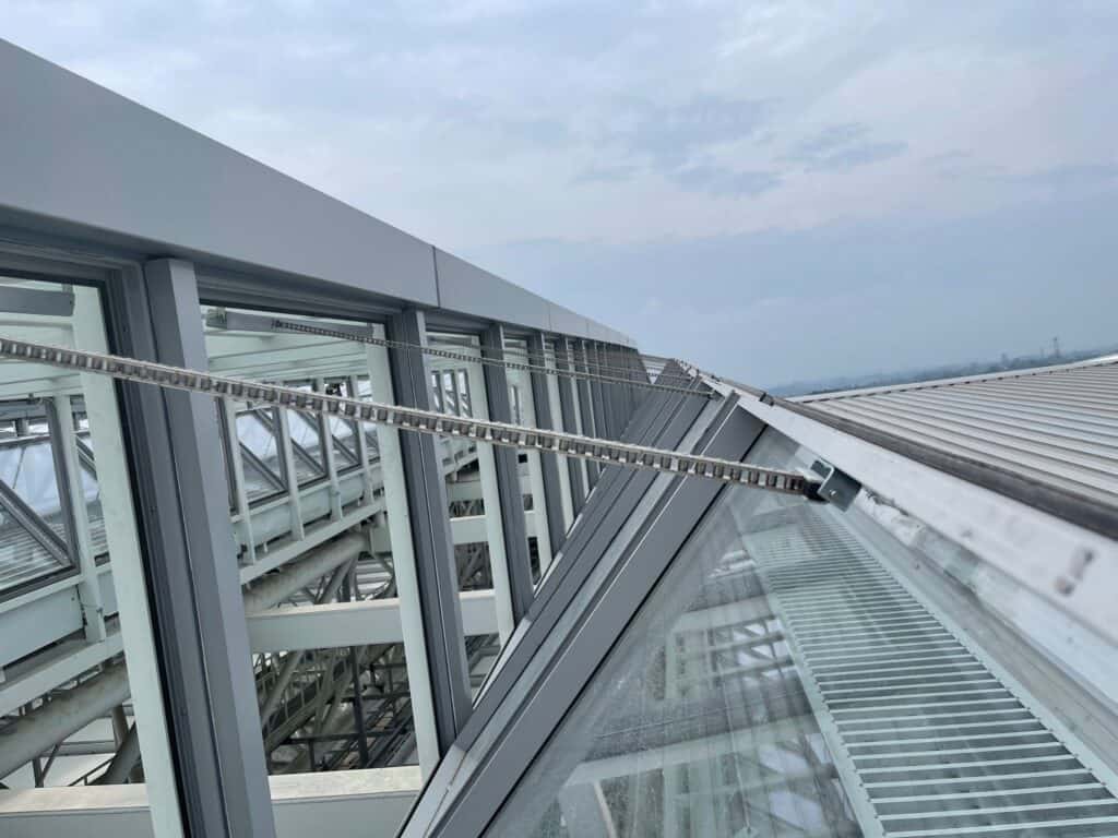 Dachaufsatz mit Kettenantrieben, Flügel geöffnet – Projektbeispiel China