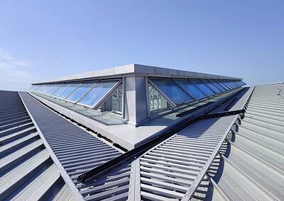 Lanterneau de faîtage sur toiture métallique, ouvert – exemple de projet, Chine