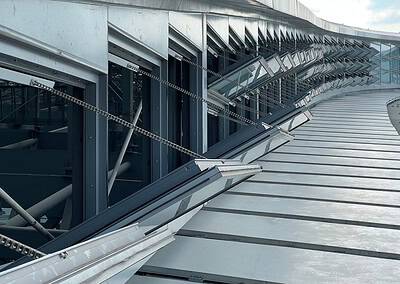 Rangée de fenêtres sur une façade cintrée – exemple de projet, Chine