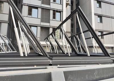 Ouvrants triangulaires sur toit plat, ouverts – exemple de projet, Chine